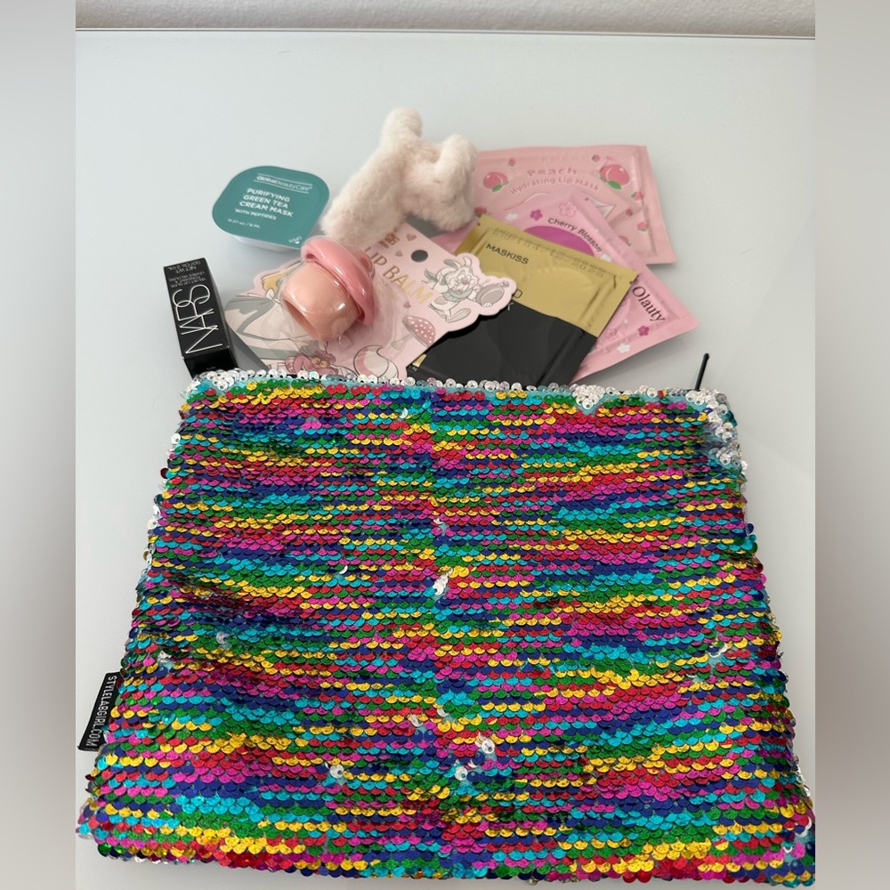 Stylelabgirl multi-colored sequin pouch that can be changed to silver.